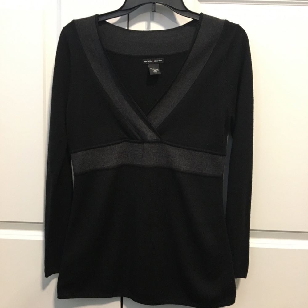 NY&Co Black V-Neck Long Sleeve Sweater